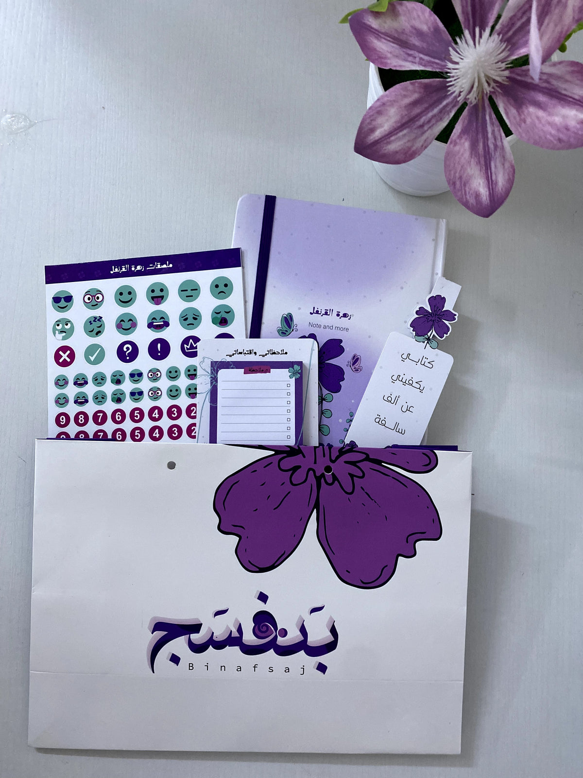 مجموعة زهرة القرنفل 2 – الأناقة والتنظيم في باقة واحدة